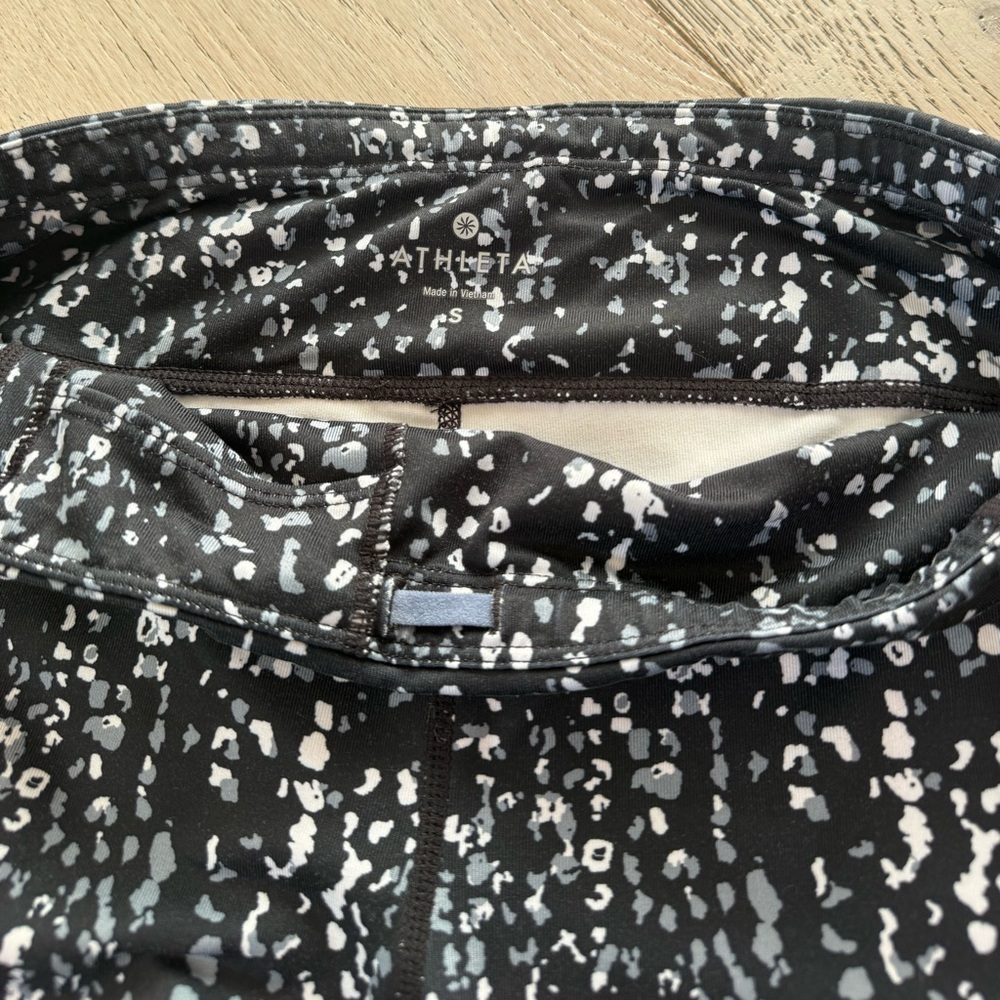 Pristine Immaculate Athleta Pebble Be Free Knicker Capri Leggings Size: Small - Picture 5 of 7